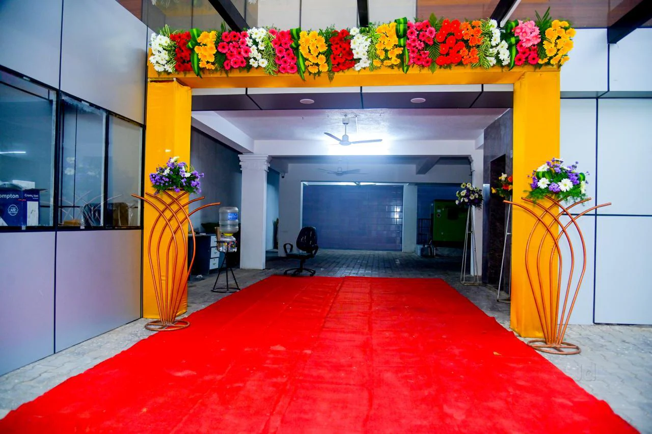 Red carpet rental for wedding entrances
